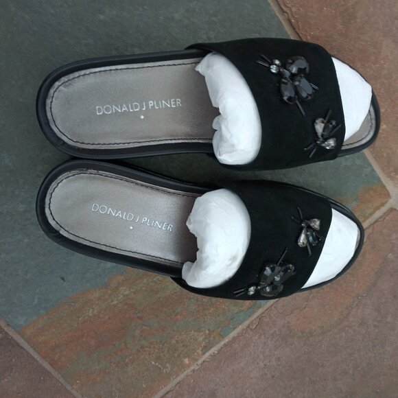 Donald J. Pliner Flats Sandals - Picture 4 of 7